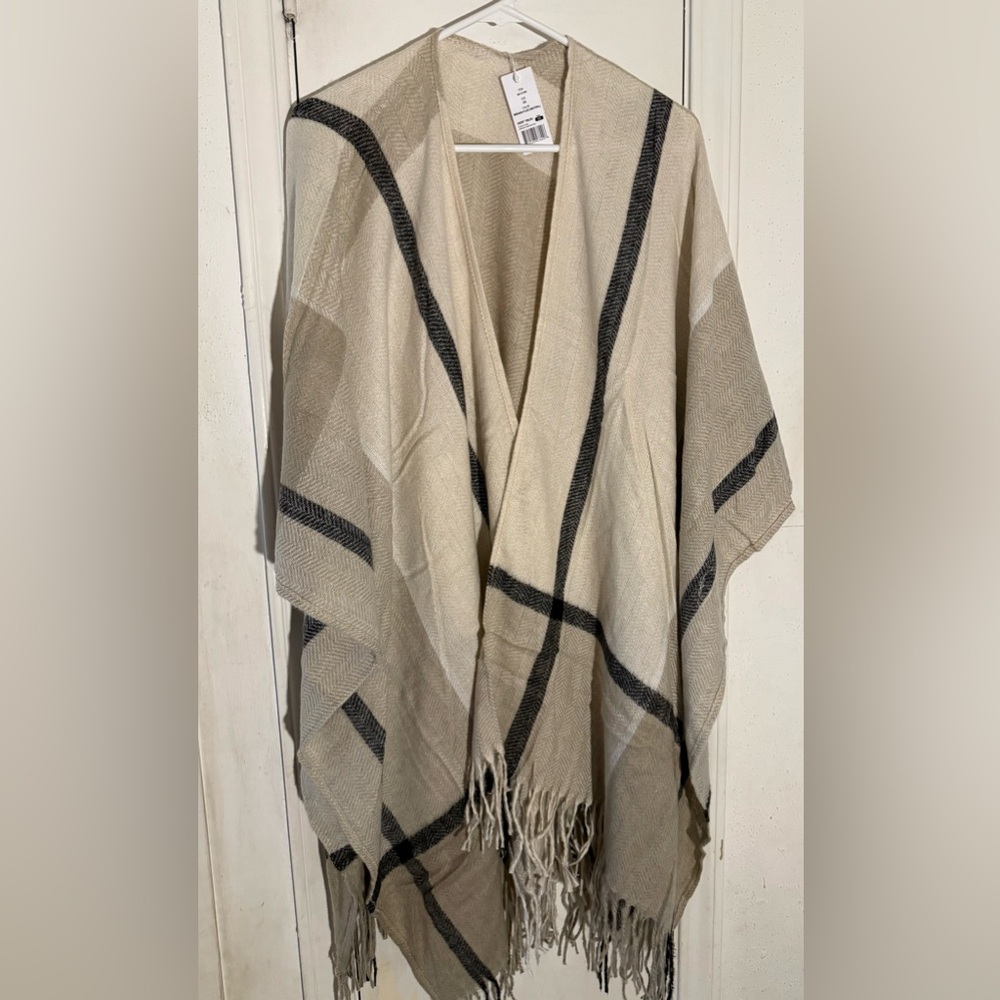 New W/Tags Three dots Cashmere/Wool Blend Wrap super soft, classic & versatile!